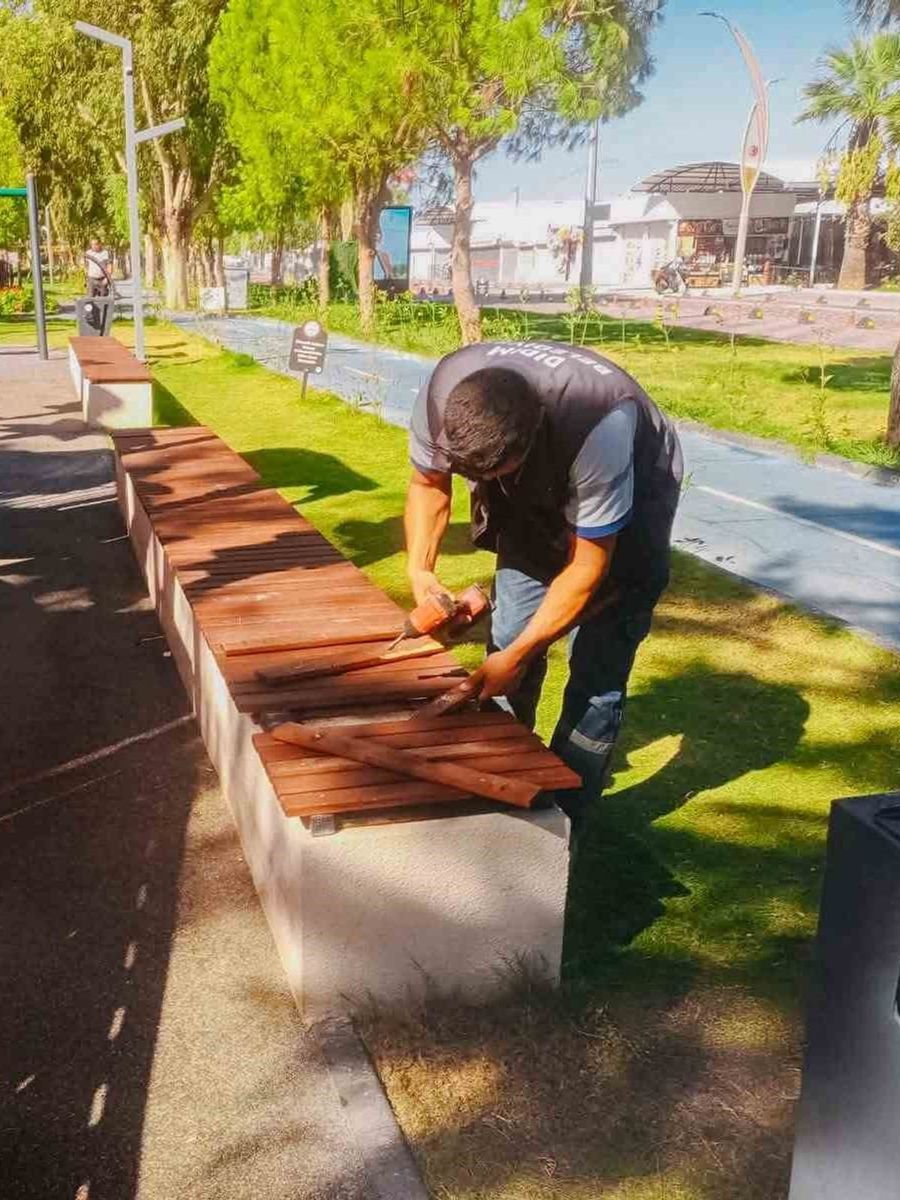 Didim Belediyesi parklardaki bakım ve onarım çalışmalarını sürdürüyor
