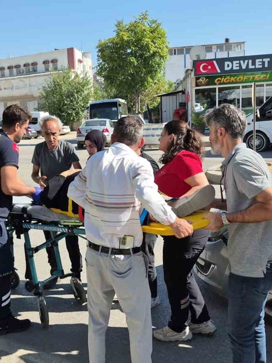 Otomobil yaya geçidinde yayaya çarptı: 1 yaralı