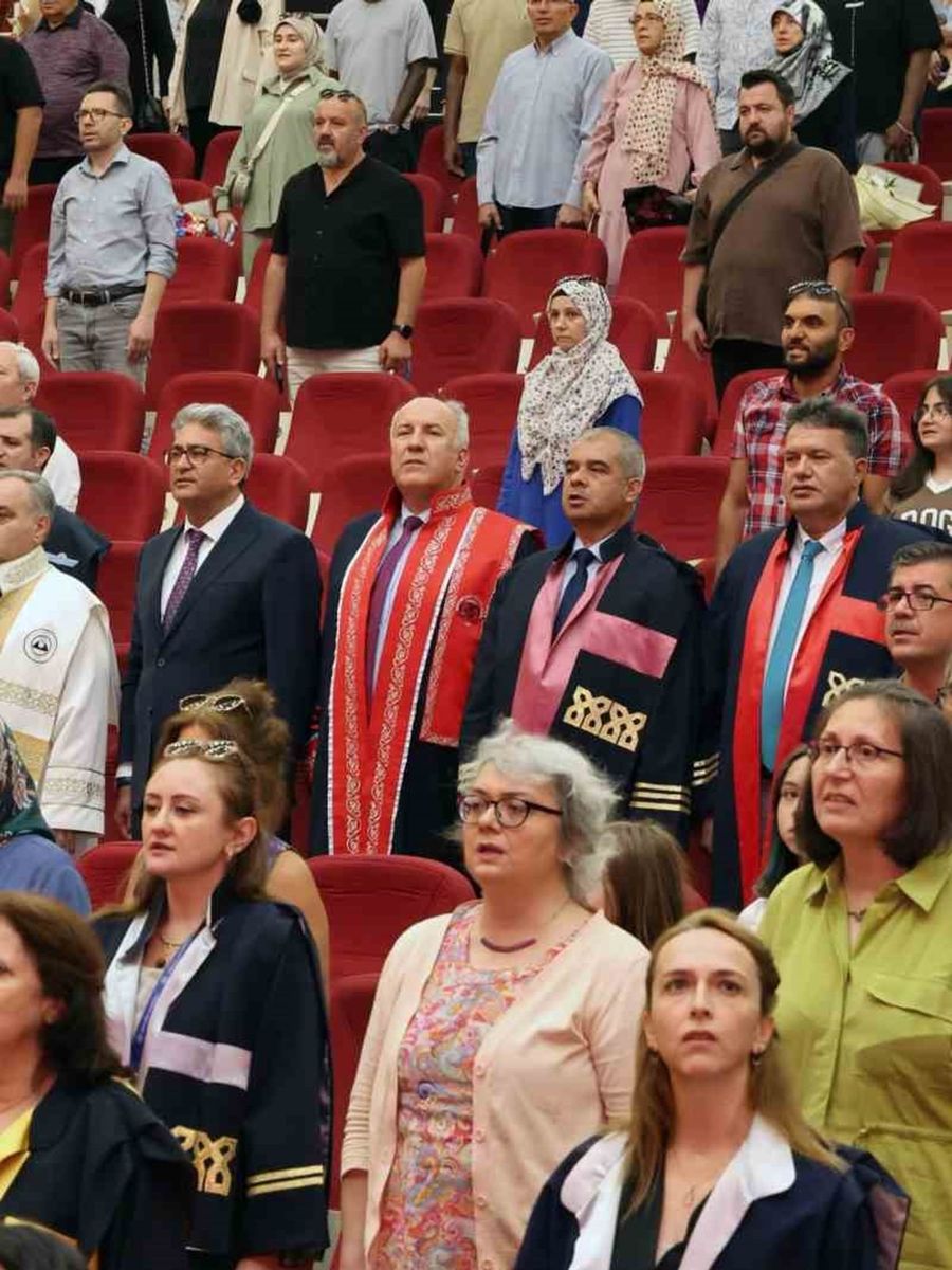 ERÜ’de lisansüstü mezuniyet sevinci yaşandı