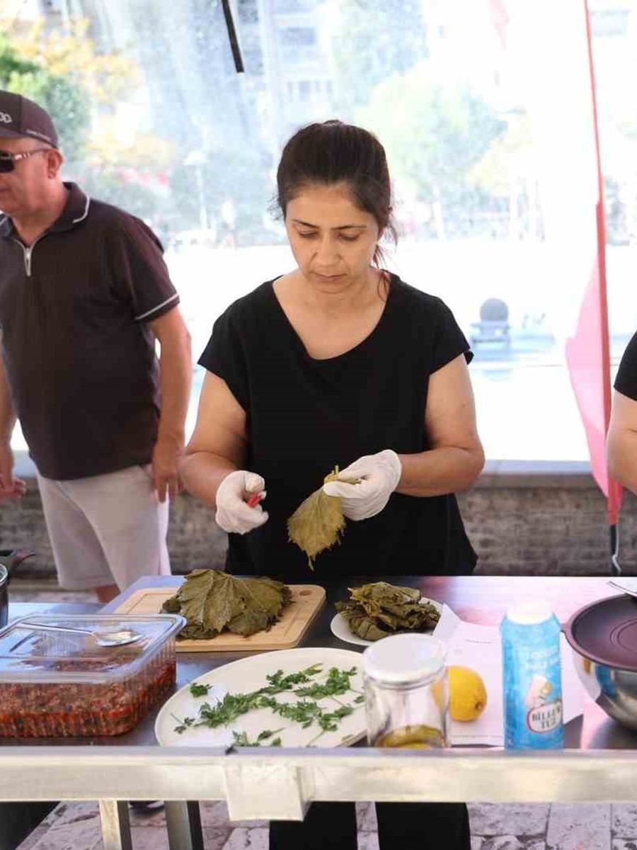 Gastronomi Çarşısı’nda ’En Güzel Sarma’ yarışması