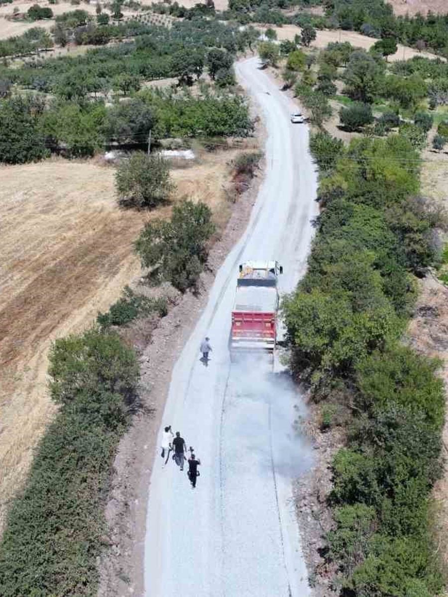 Manisa’da 1999’da açılan yol 27 yıl sonra asfaltla buluştu