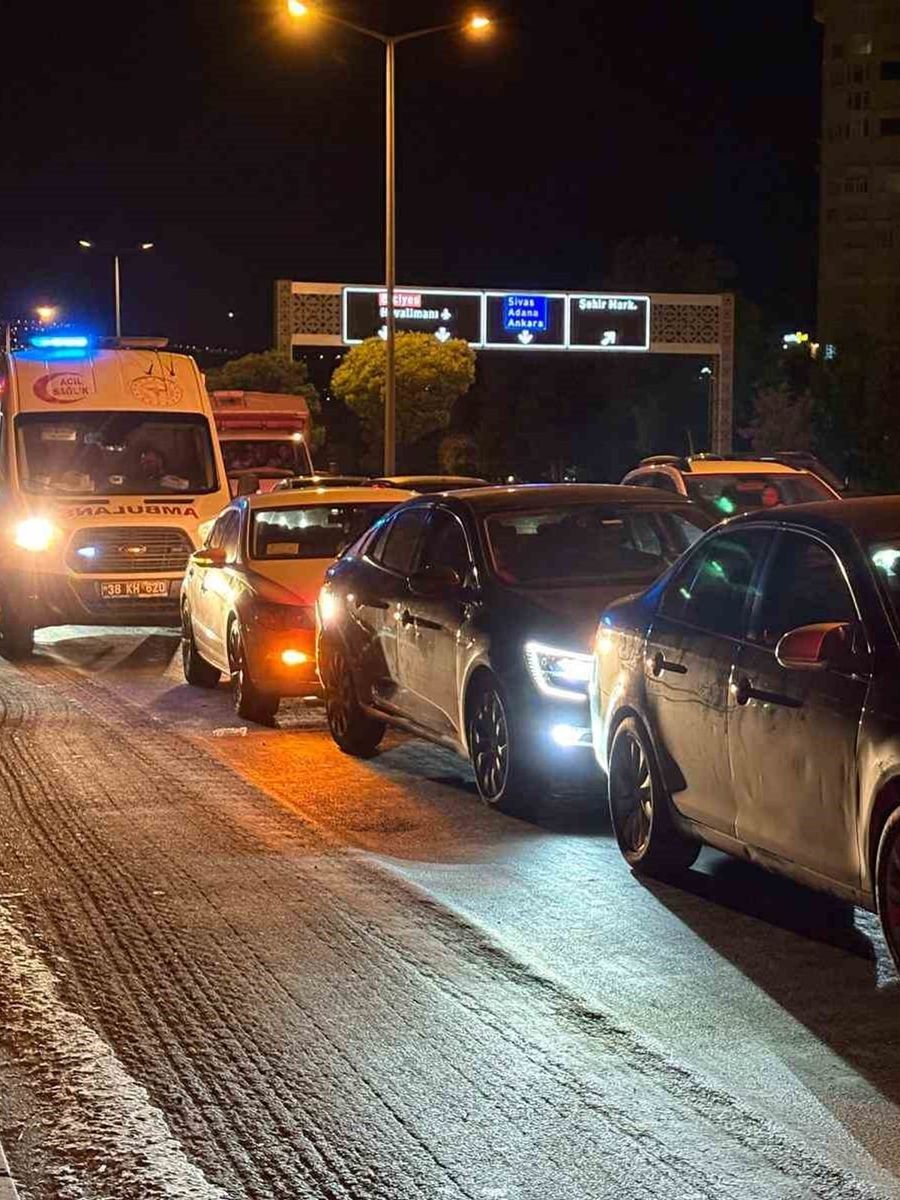 Kayseri’de 3 otomobil çarpıştı: 1 yaralı