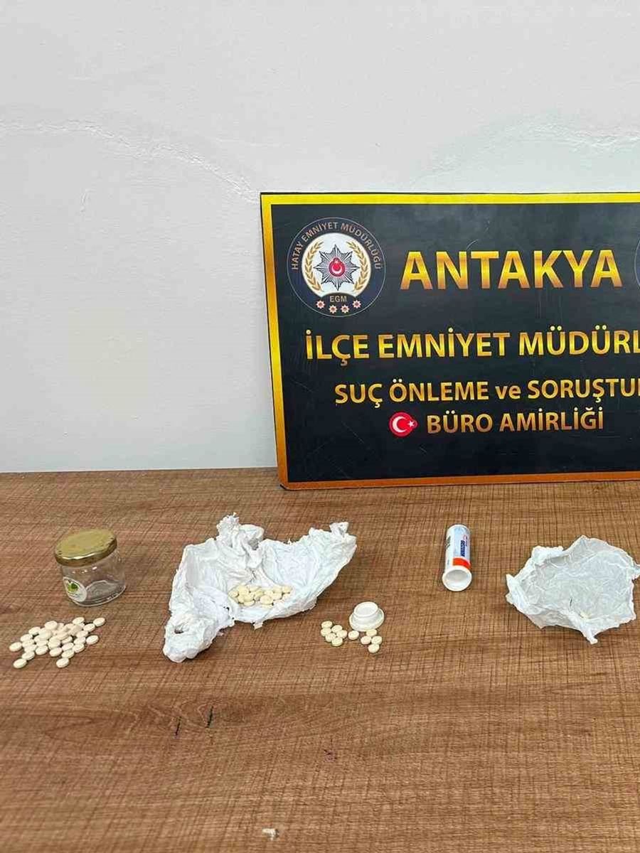 Antakya’da 3 şüpheli uyuşturucuyla yakalandı