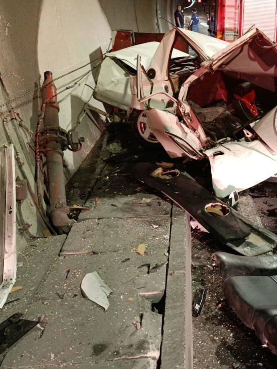 Bilecik’te traktöre çarpan otomobil hurdaya döndü: 1 yaralı