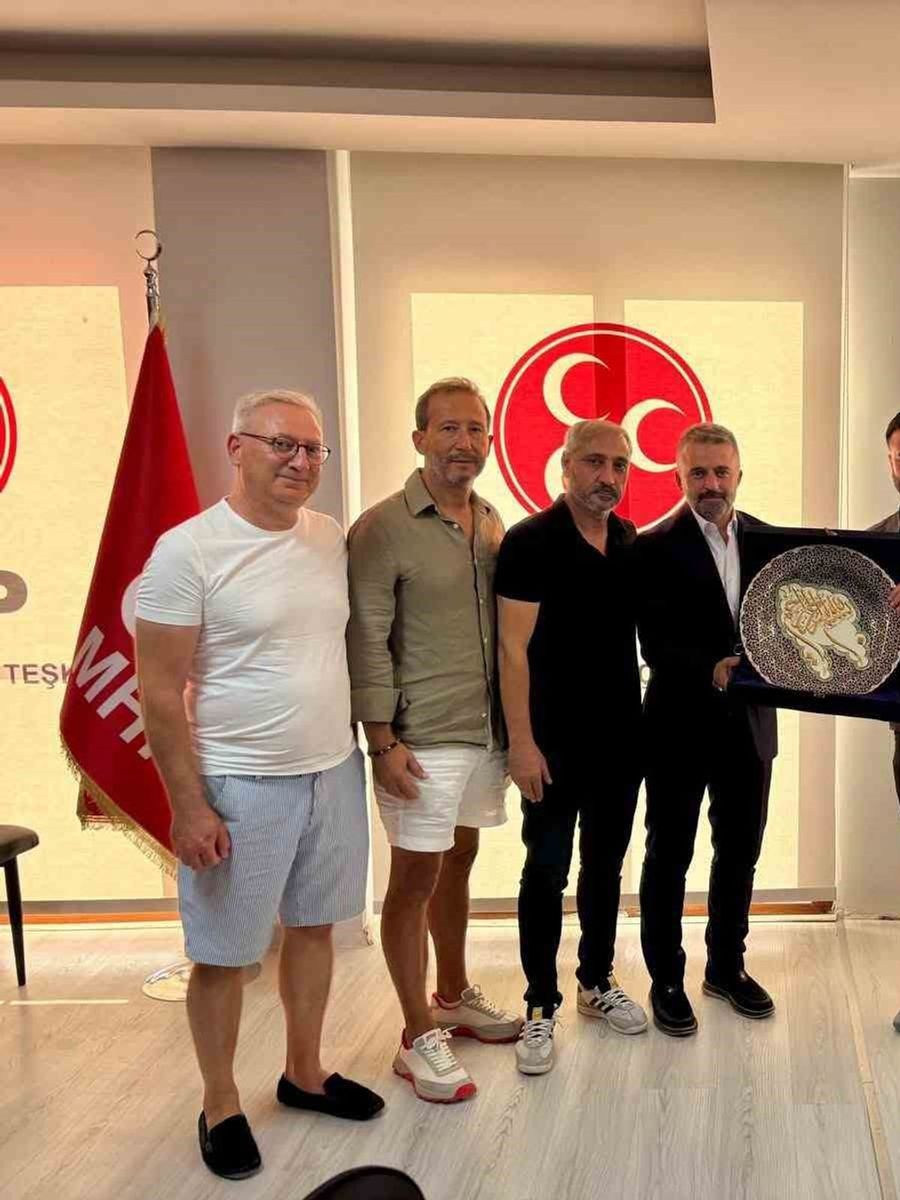 Esnaflar, MHP Kuşadası İlçe Başkanı Taşdemir ile görüştü