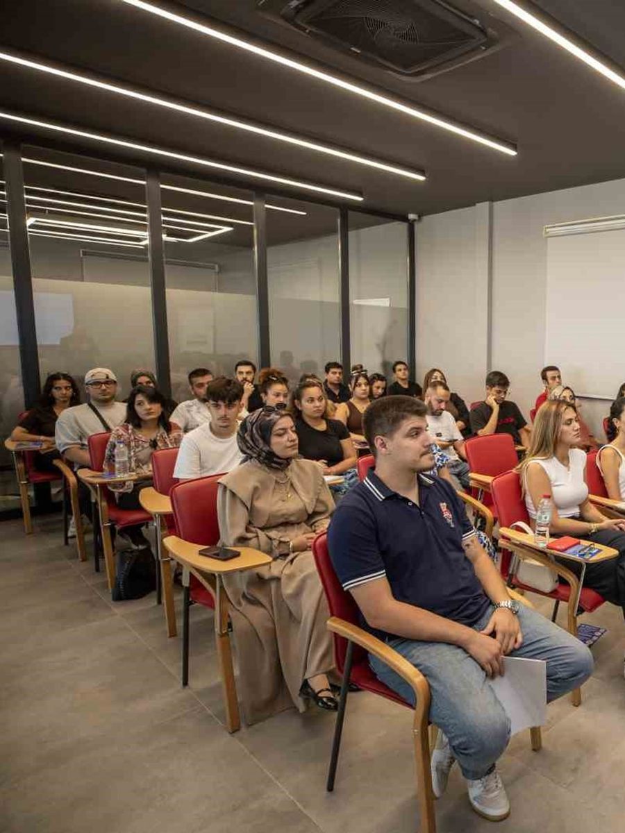 Mersin’de gençler iş dünyası ile buluştu