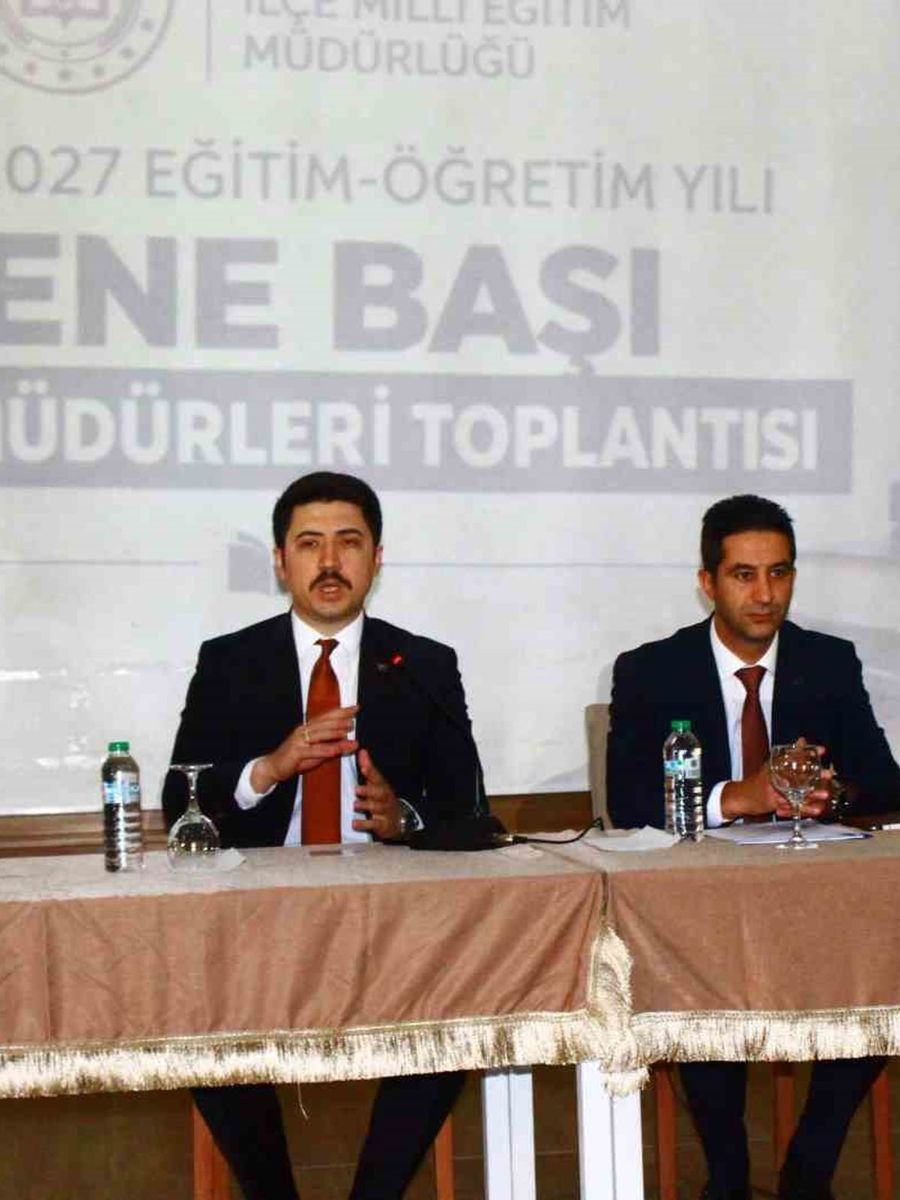 Malazgirt’te okul müdürleriyle yeni dönem toplantısı