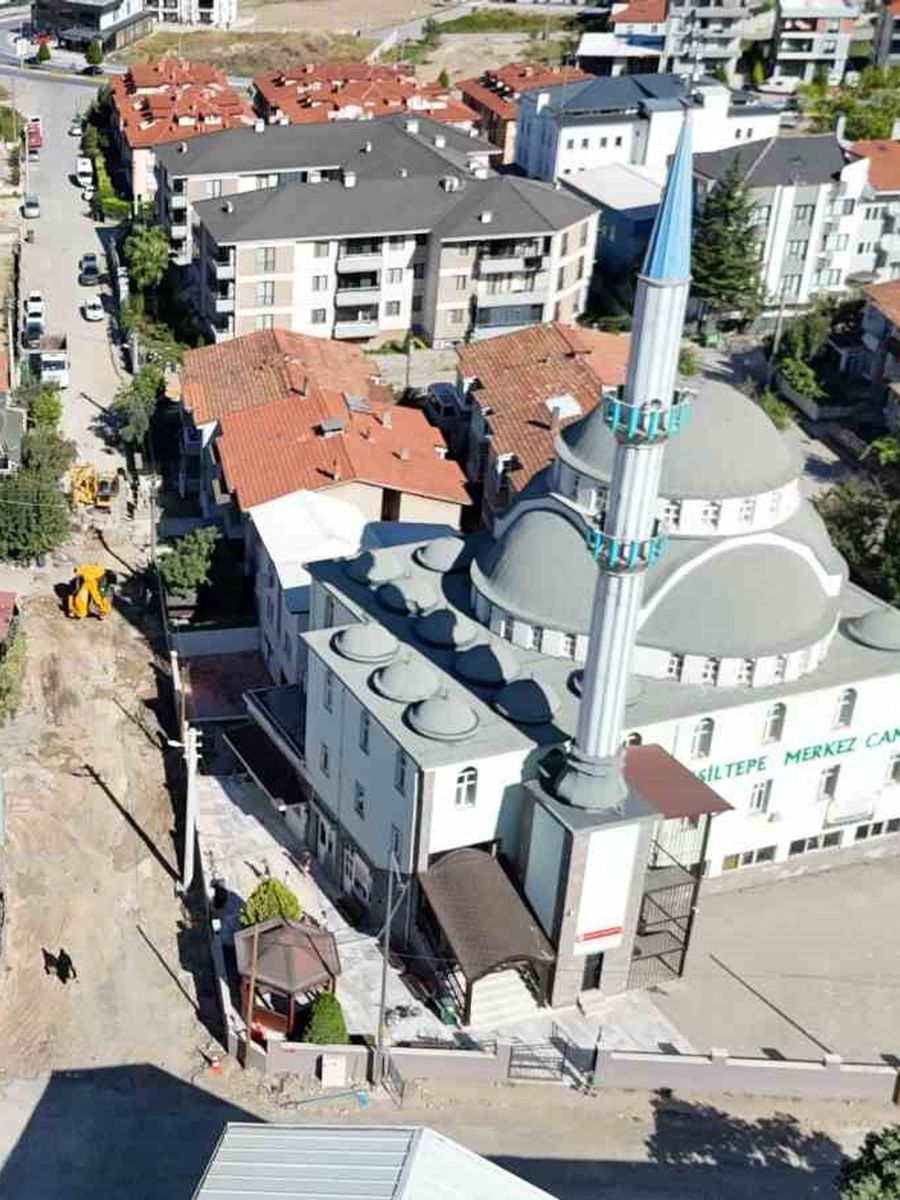 Erenler’in 15 sokağında asfalt çalışmalarına başlandı