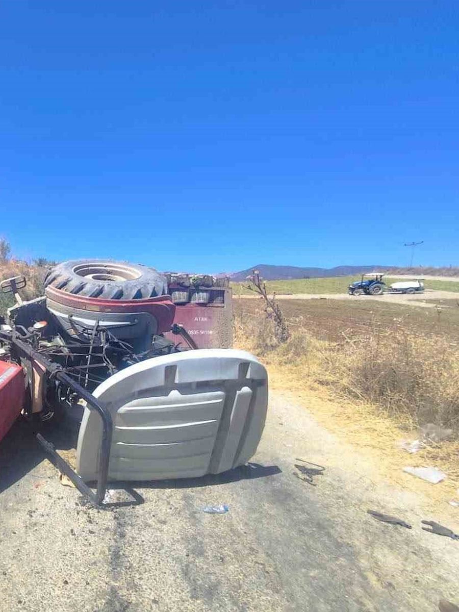 Manisa’da traktör devrildi: 3 yaralı