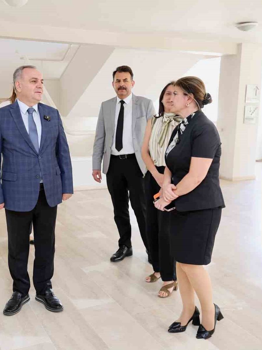 Rektör Prof. Dr. Altun, Mimarlık Fakültesi’ndeki tamamlanan tadilat çalışmalarını yerinde inceledi