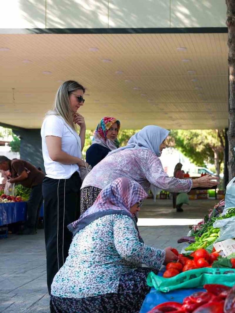 Hacıömerli’de salı pazarı bereketi