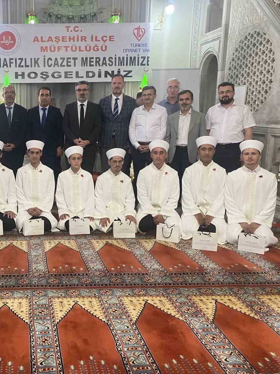 Alaşehir’de 11 öğrenci hafızlık icazeti aldı