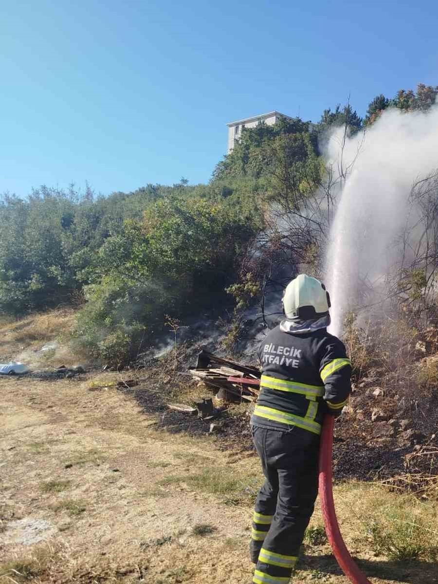 Bilecik’te makilik alanda çıkan yangın anında söndürüldü