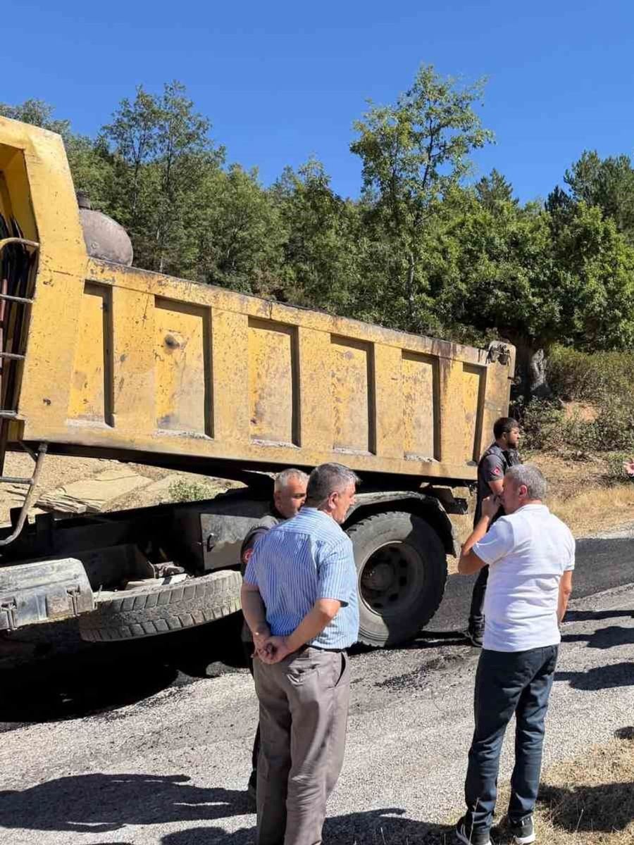 Şaphane’de Değirmendere köyü yolunda bakım ve onarım çalışması