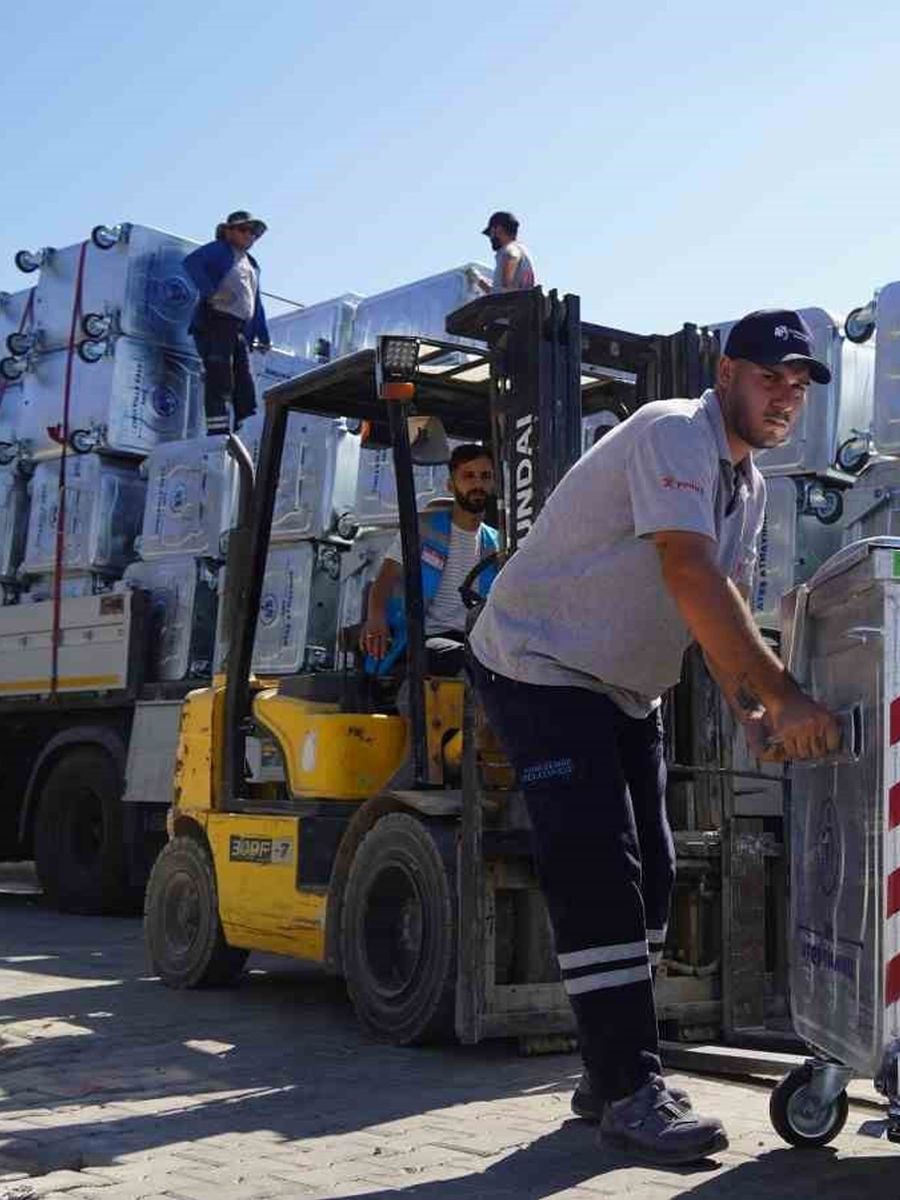 Yunusemre’de çöp konteynerleri yenileniyor