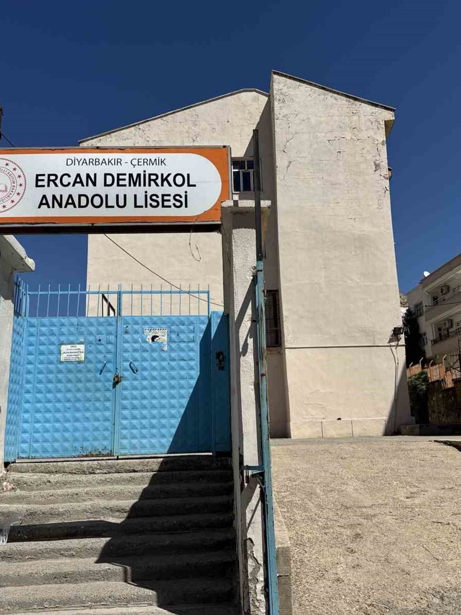 Çermikte yarım asırlık okul yıkılıyor