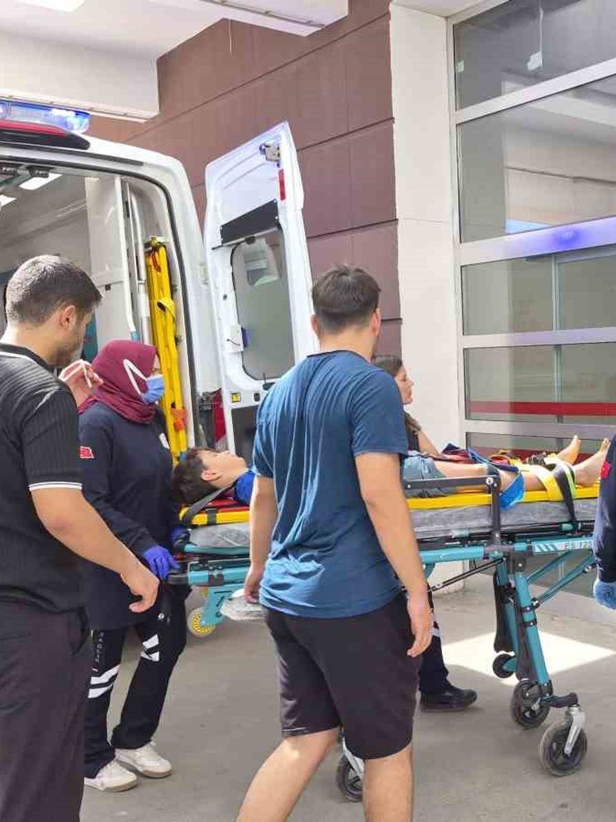 Motosiklet ile bisiklet çarpıştı: 1 yaralı