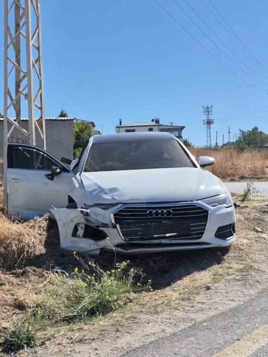 İki otomobilin karıştığı kazada 5 kişi yaralandı
