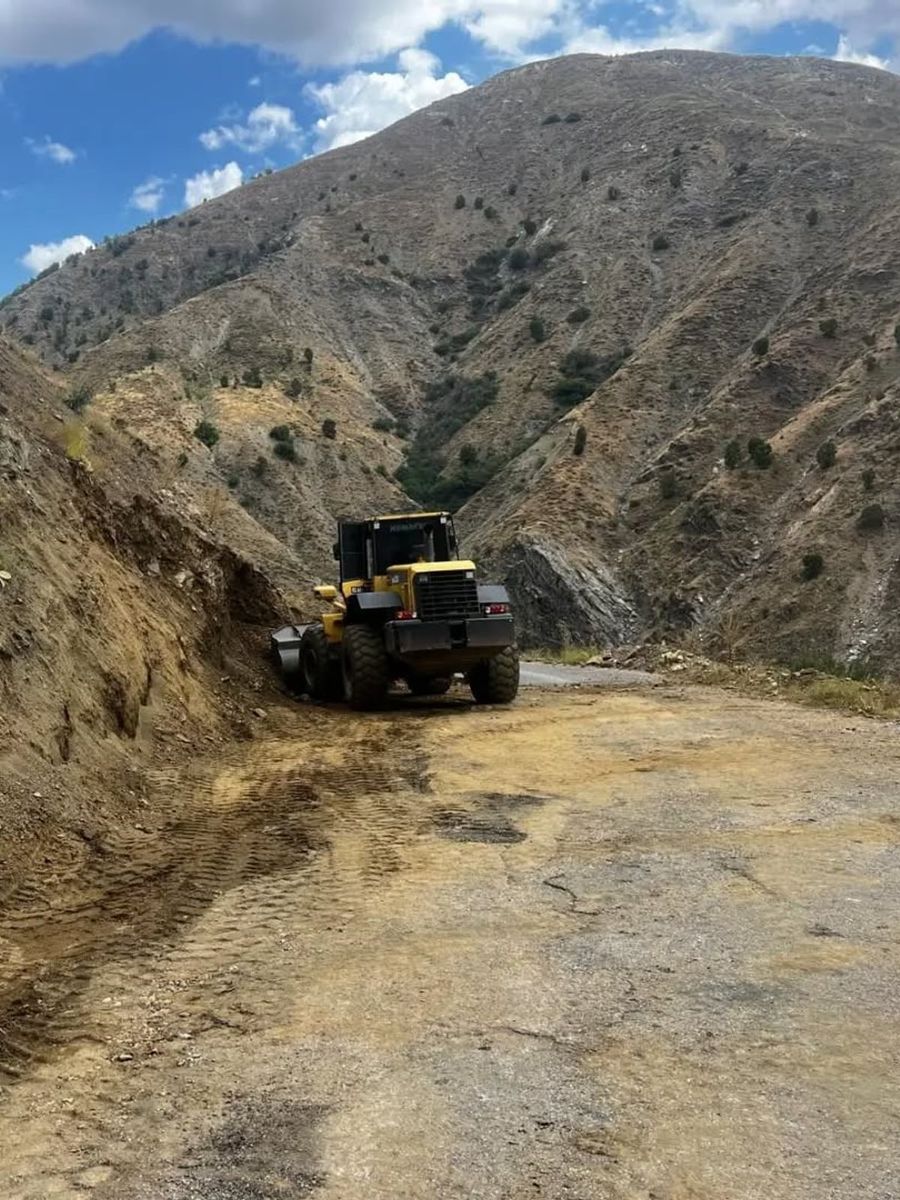 Köy yollarında bakım ve onarım çalışmaları sürüyor