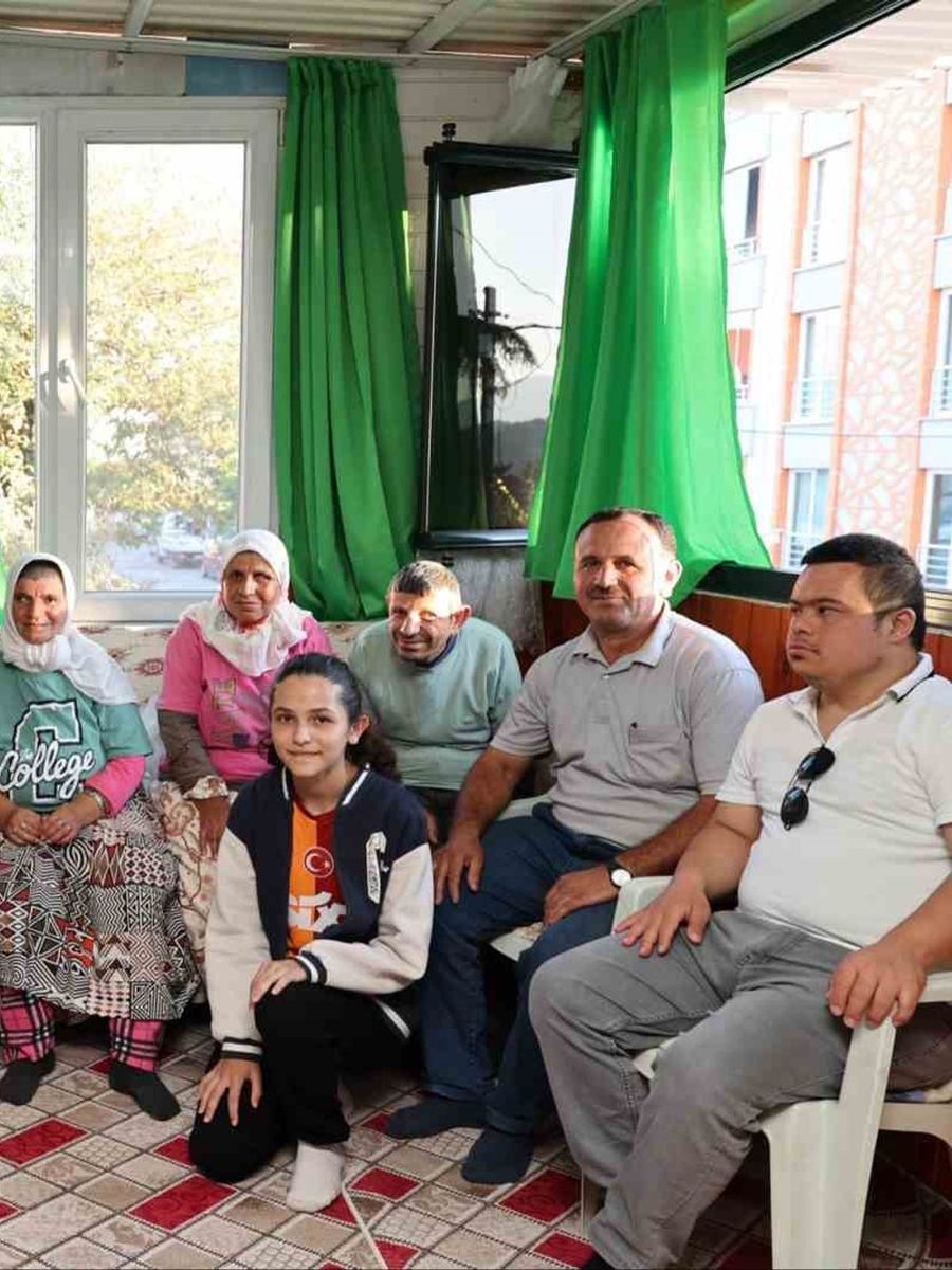 Hayatını üç engelli evladına adadı, devlet yalnız bırakmadı
