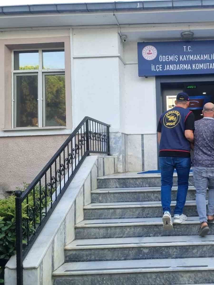 İzmir’de 8 yıl hapisle aranan şahıs JASAT’tan kaçamadı