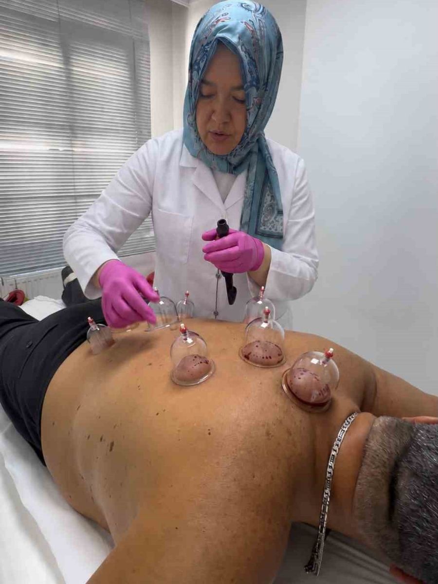 Dr. Esra Çetin Timur’dan hacamat uyarısı: "Bu uygulamayı hekim bizzat yapmalı"