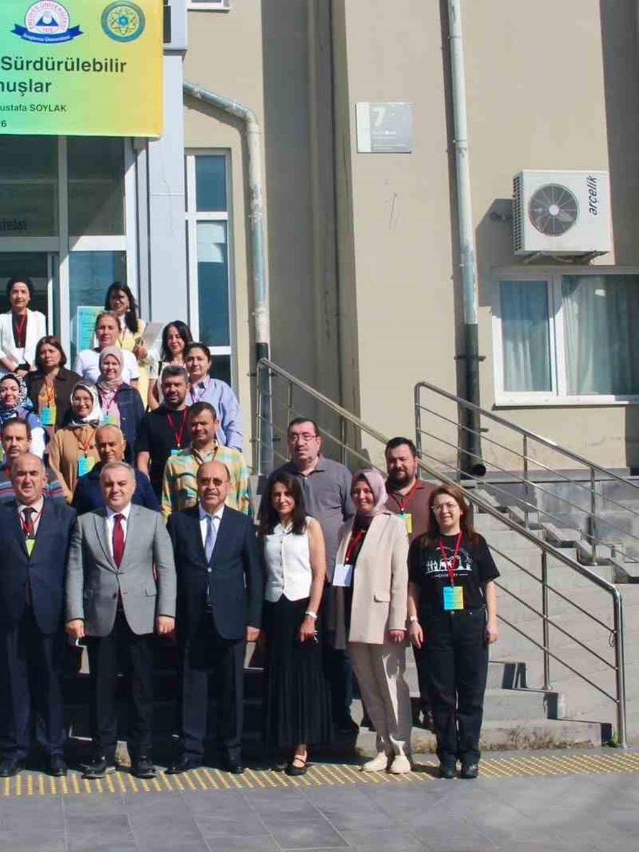 14 ilden kimya öğretmenleri ERÜ’de buluştu