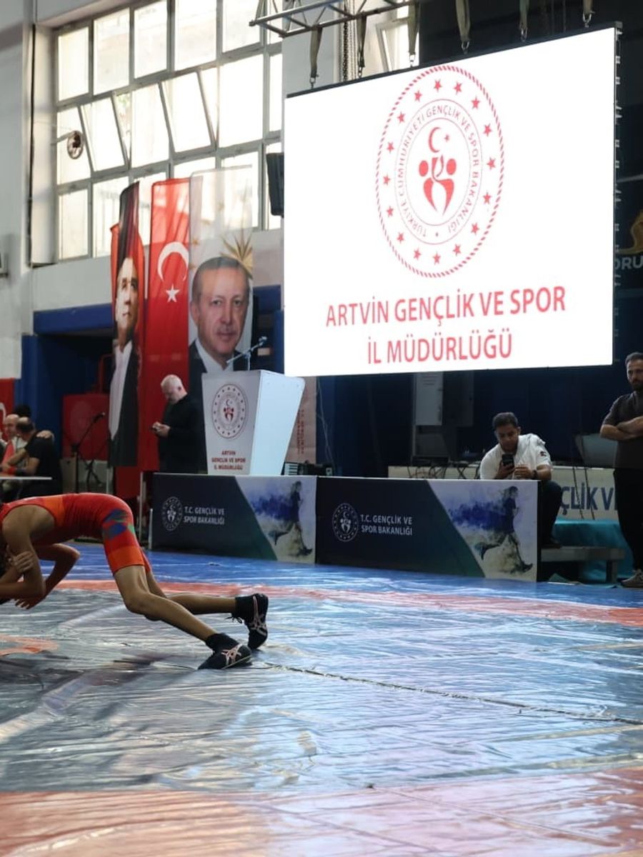 20 Ülkeden 140 sporcu, Artvin’de minderde