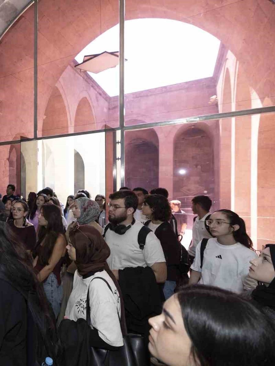 Gevher Nesibe’de tıp fakültesi öğrencilerine ilk ders