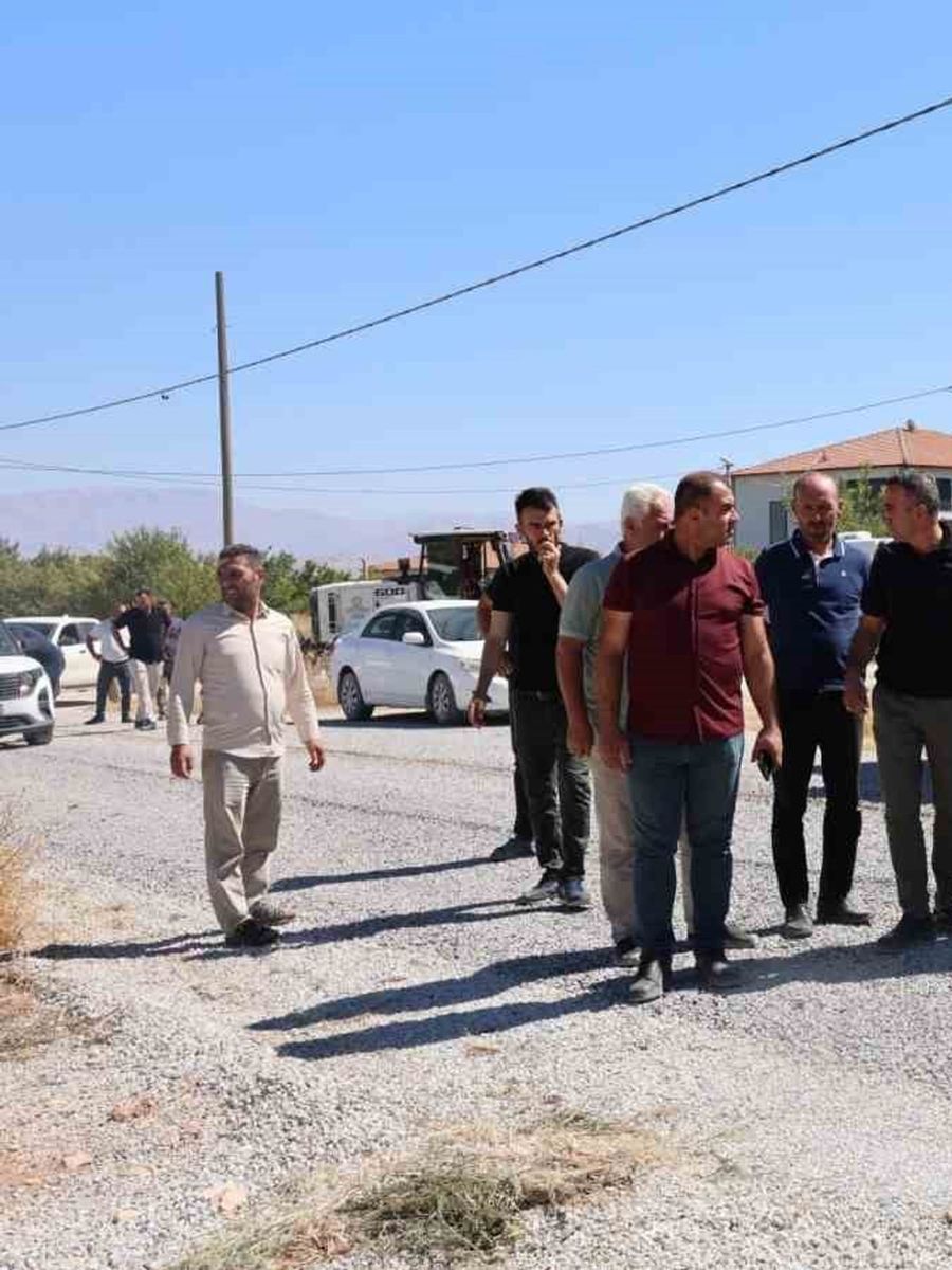 Akçadağ’da yol çalışmaları sürüyor