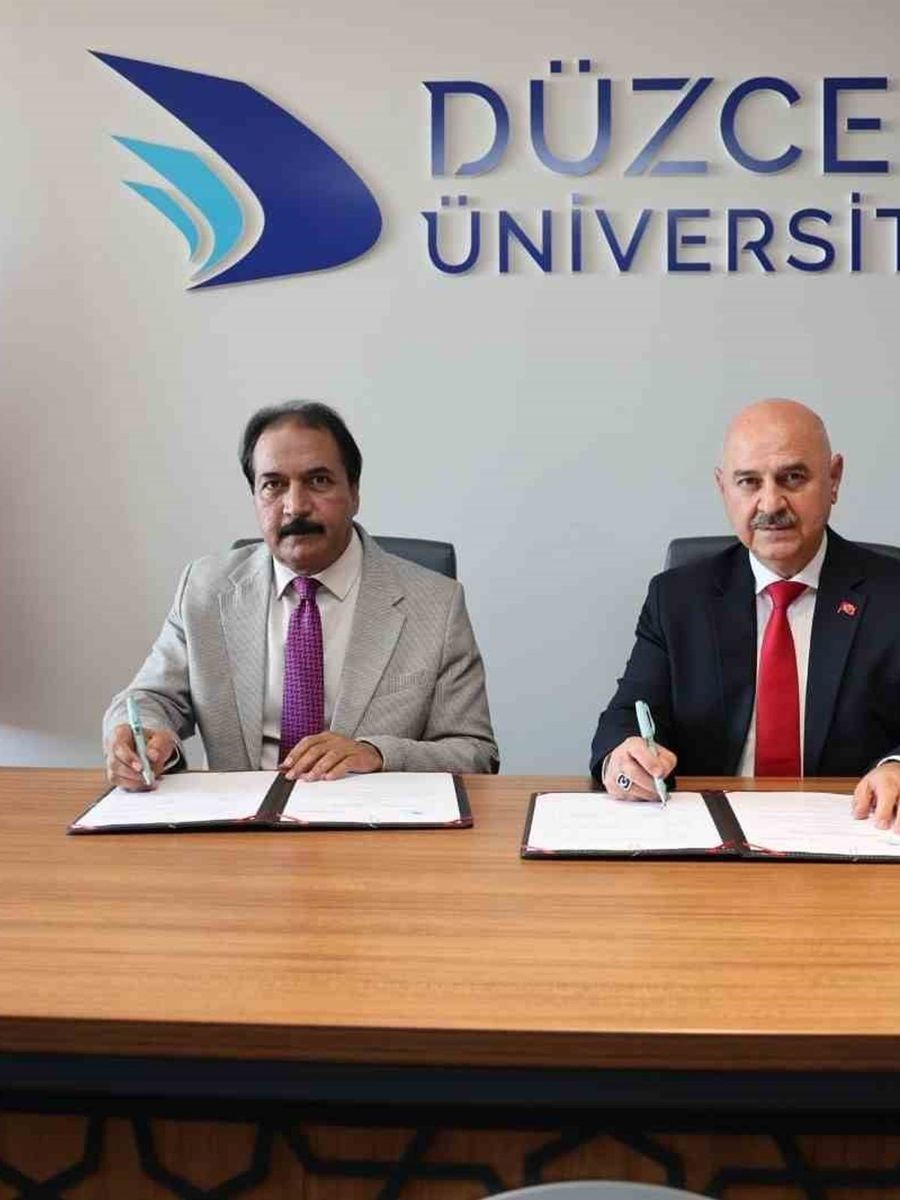 Düzce Üniversitesi ile City University arasında akademik iş birliği