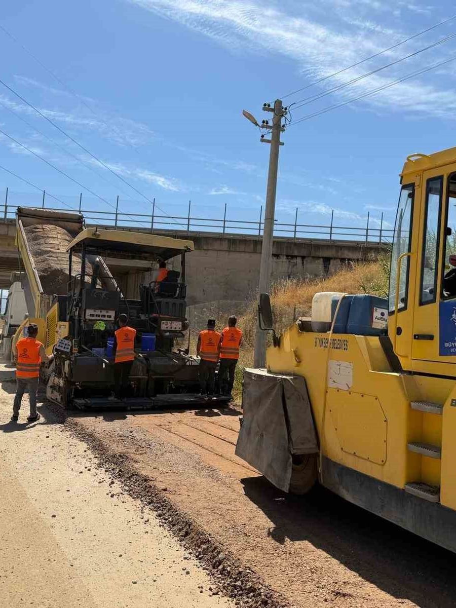 Aydın’ın 17 ilçesinde yol çalışmaları eş zamanlı sürüyor