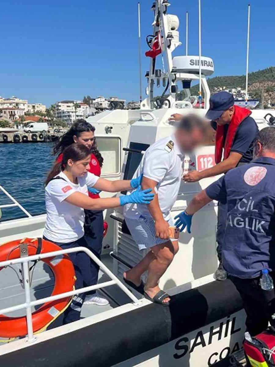 Ticari yatta rahatsızlan vatandaşı Sahil Güvenlik tahliye gerçekleştirdi