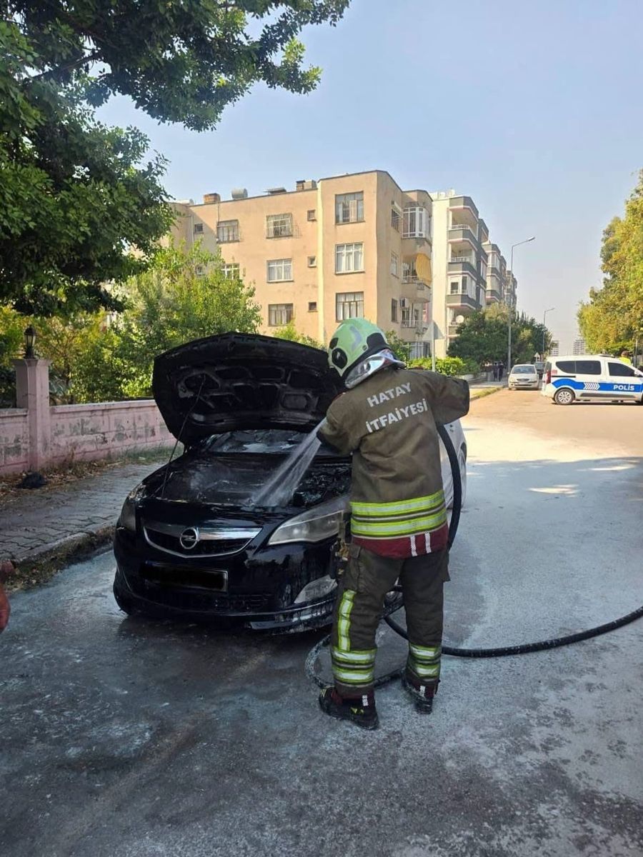 Dörtyol’da otomobil yangını