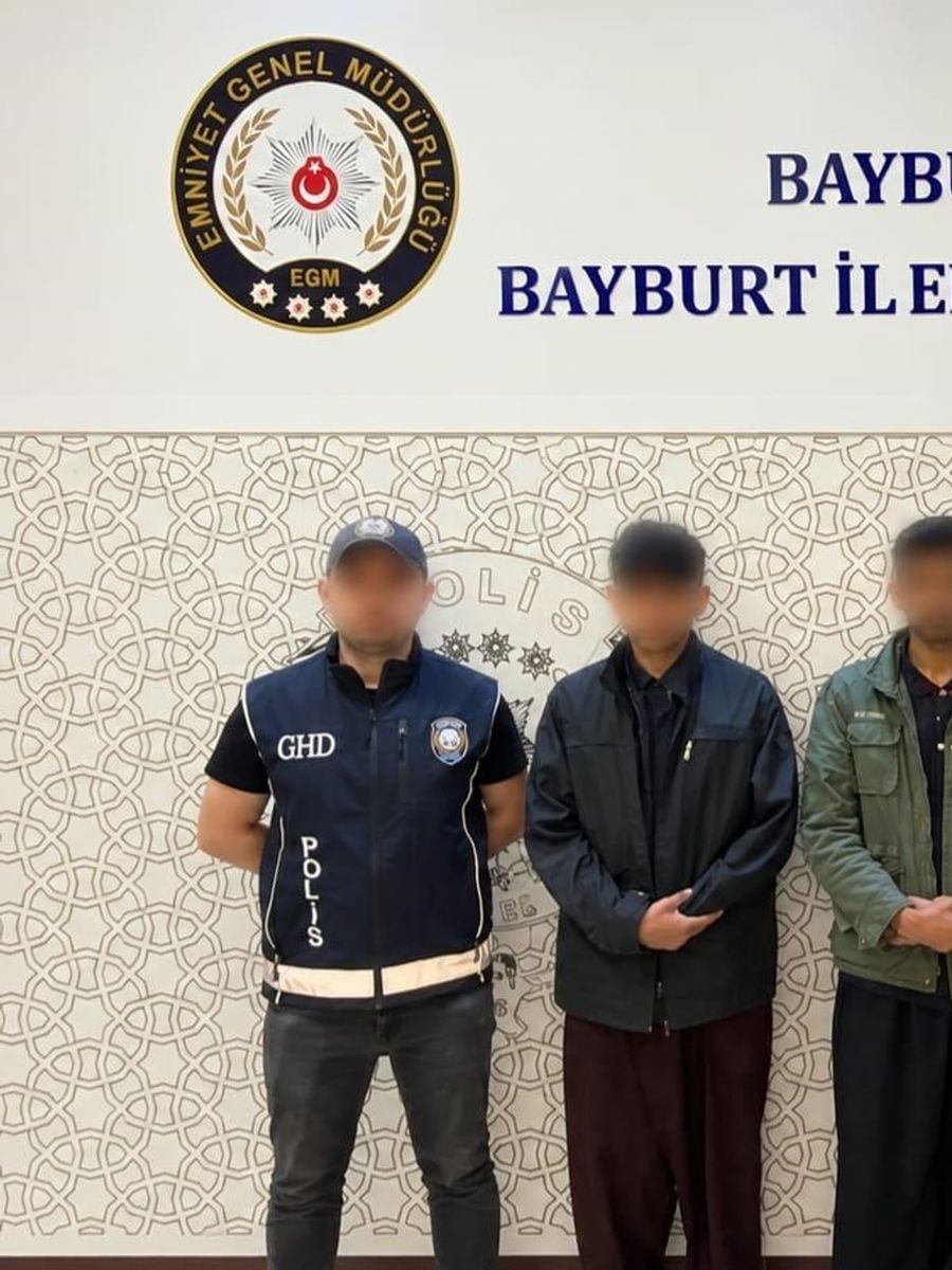 Bayburt’ta 2 düzensiz göçmen ile 2 şüpheli yakalandı
