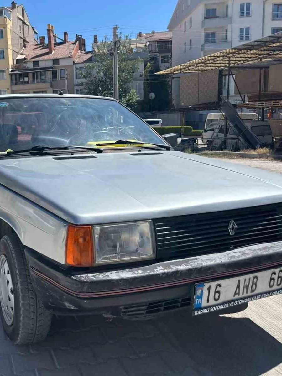 Tavşanlı’da otomobil yayaya çarptı: 1 kişi yaralandı