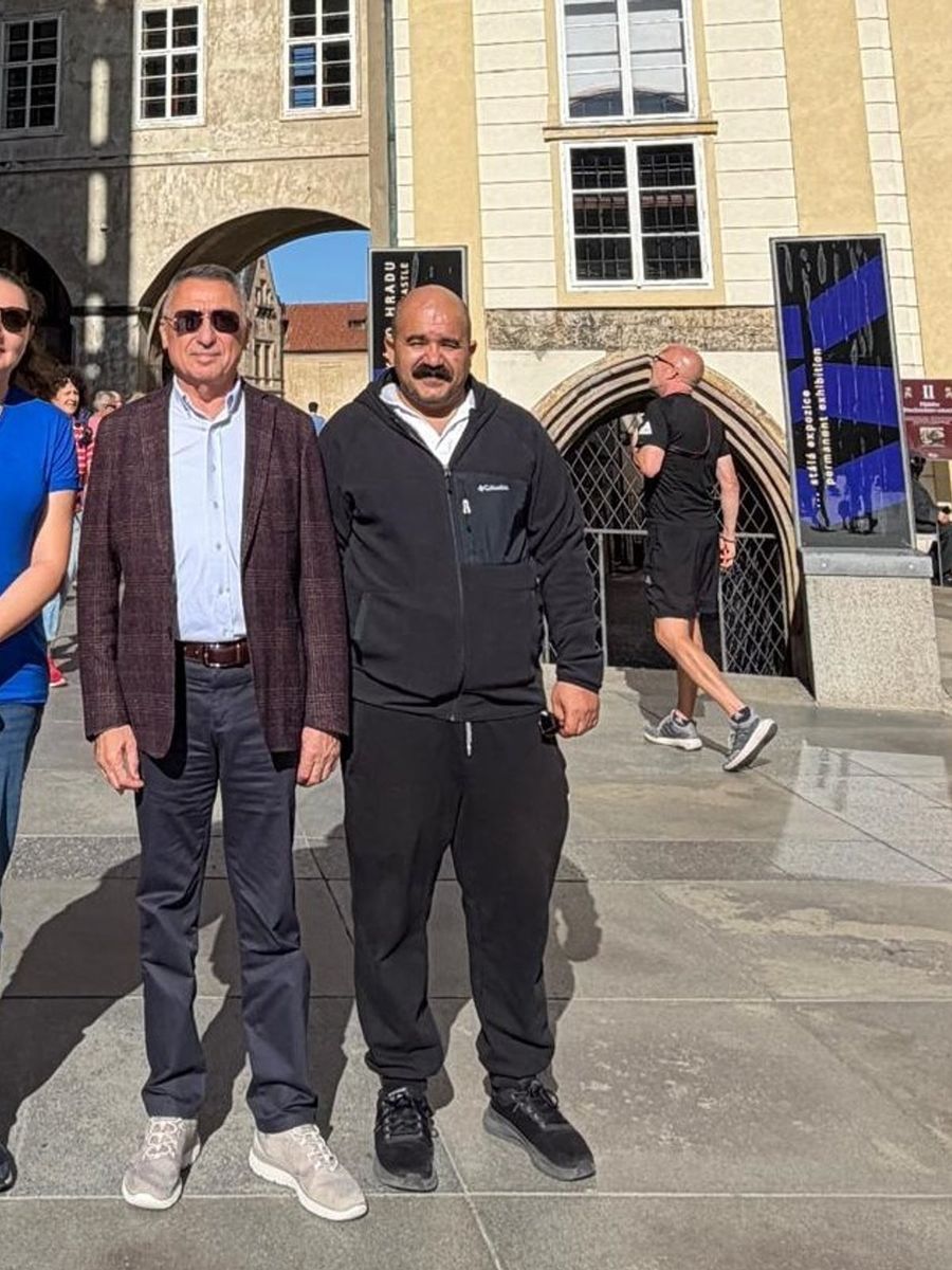 TBMM Dışişleri Komisyonu Başkanı Oktay Prag’ta nikah şahidi oldu