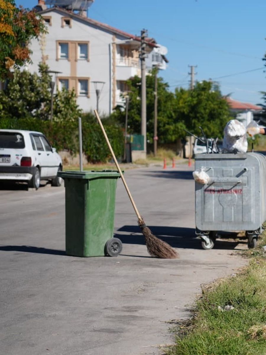 Bolvadin’de planlı temizlik çalışmaları sürüyor