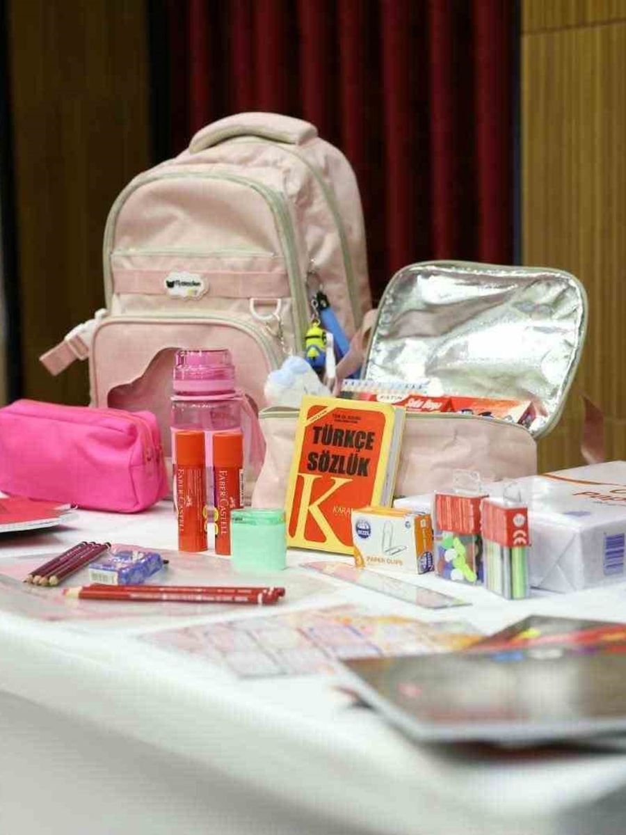 Merkezefendi’nin çanta ve kırtasiye desteği öğrencilere ulaştı