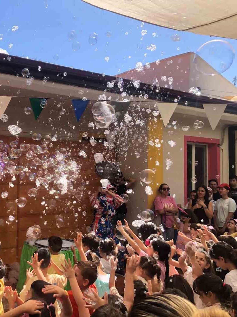 Yatağan’da okul heyecanı balon şovla renklendi