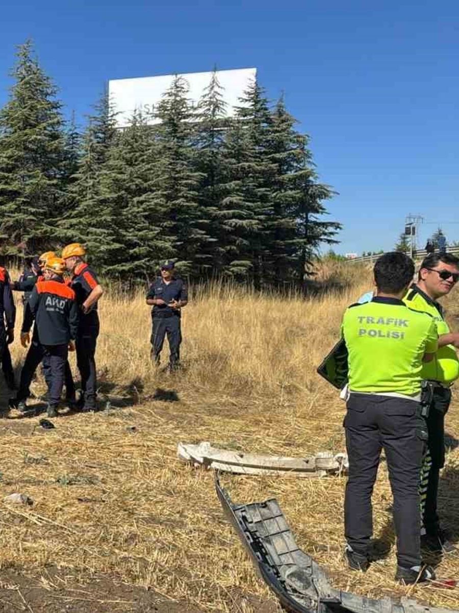 Tarlaya devrilen otomobil sürücüsü hayatını kaybetti