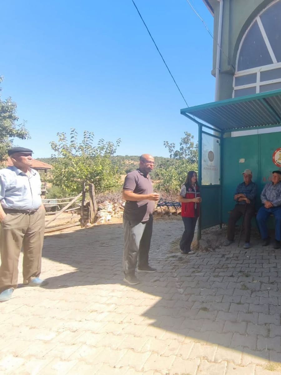 Uşak İl Tarım ve Orman Müdürlüğü personelleri üreticilerle bir araya geldi