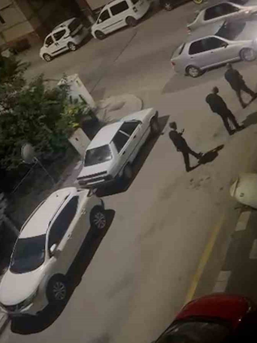 Sokak ortasında bıçak ile saldırmaya çalıştı