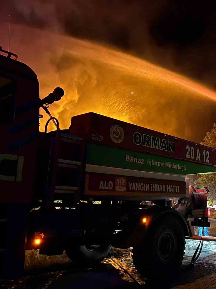 Uşak’ta dubleks evde çıkan yangın söndürüldü