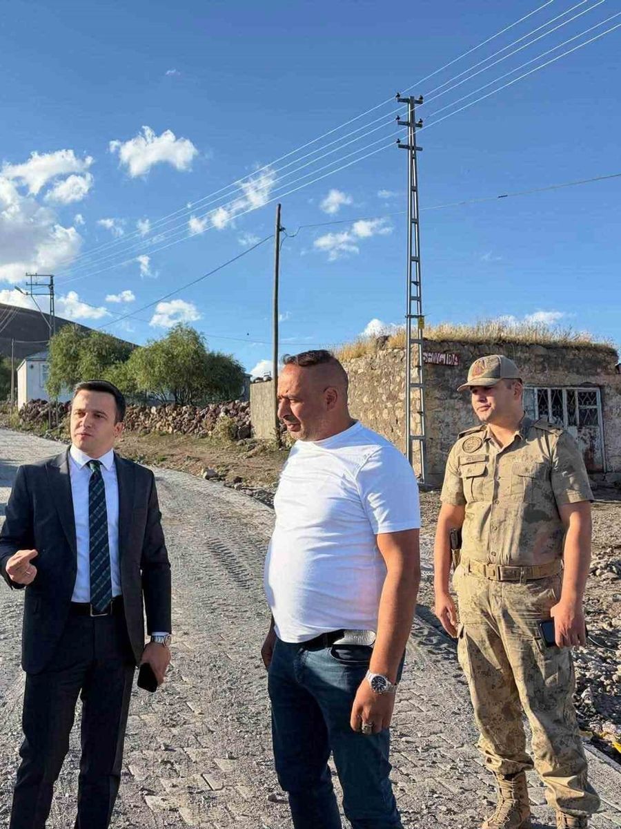 Digor’da KÖYDES seferberliği: Parke taşı çalışması hızla ilerliyor