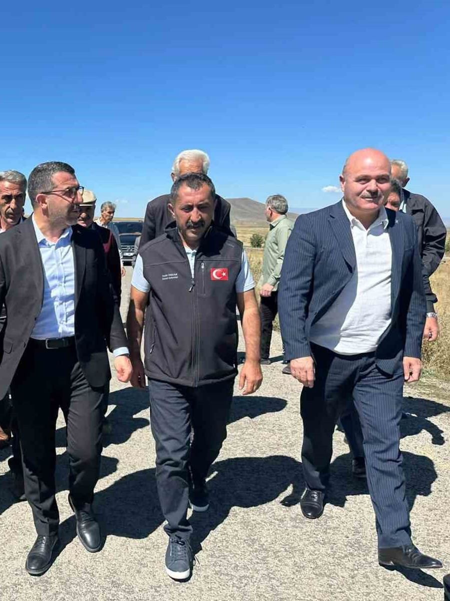 Kars’ta köy yolları silindirle sıkıştırılmış betonla yenileniyor: Bulanık’ta 5 kilometre tamamlandı