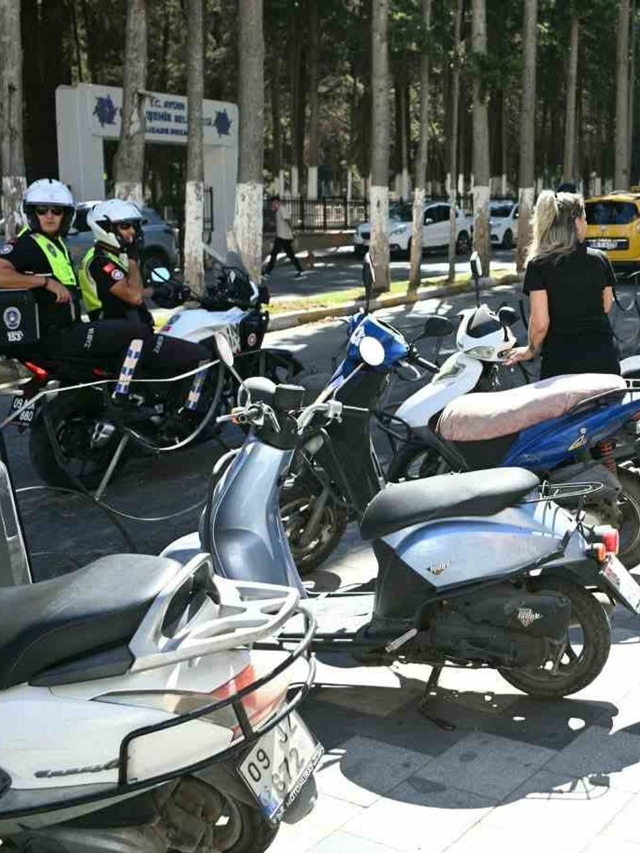Kuşadası’nda kaldırımlar boşaltıldı, kurallara uymayanlara ceza