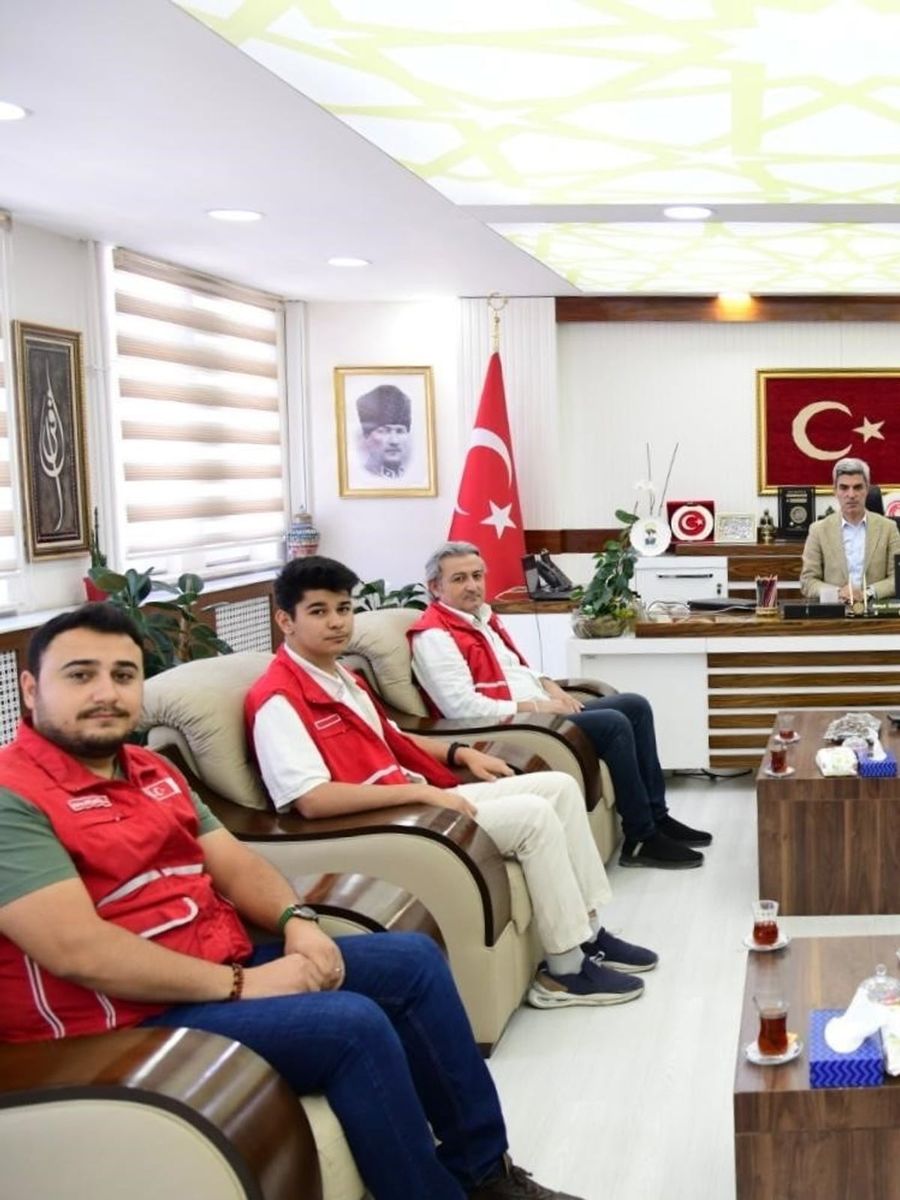 Kızılay Yeşilyurt Şubesi’nden eğitime 75 laptop desteği