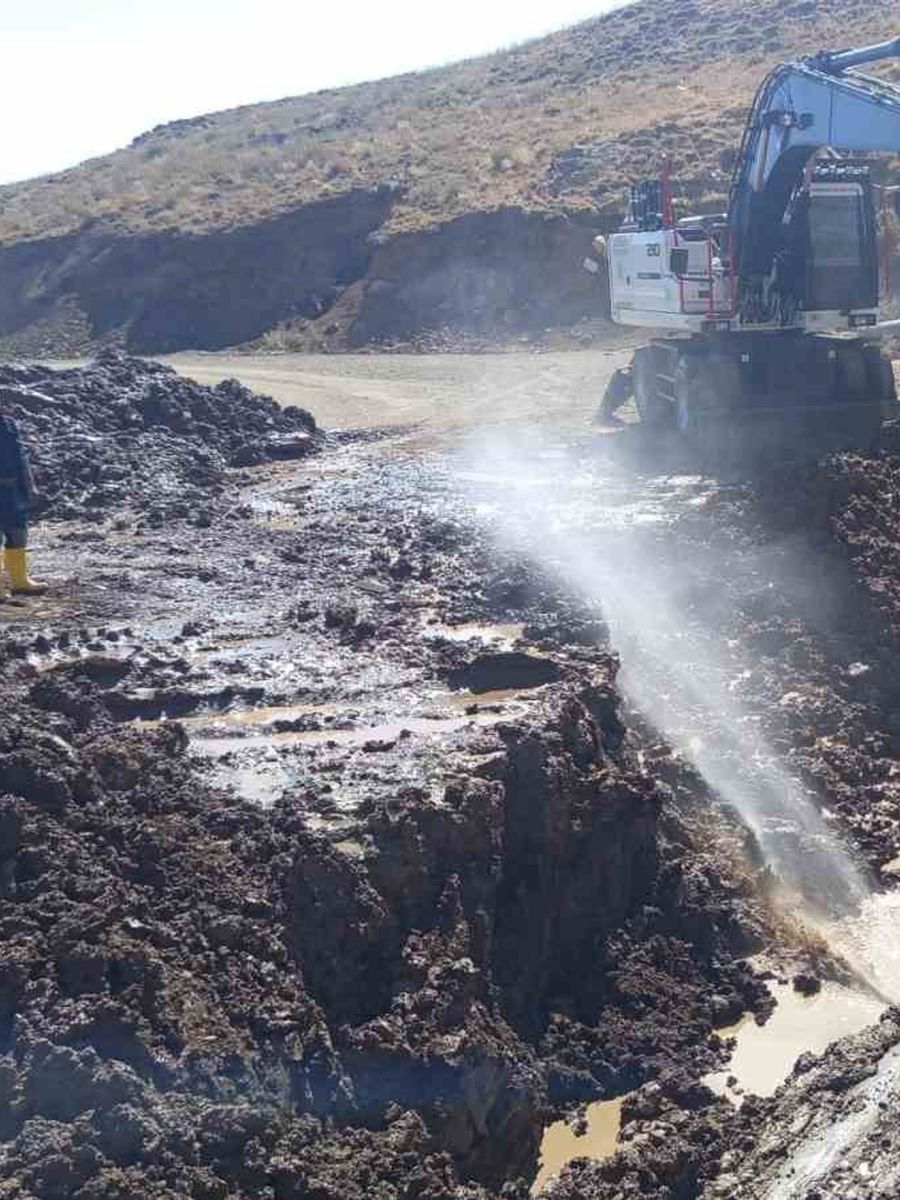 Hakkari’de 3 bin 500 rakımda su hattı için zorlu çalışma