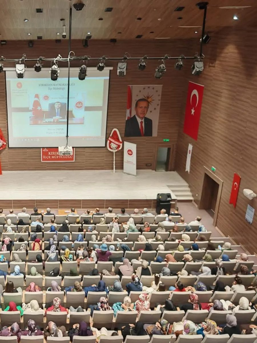 Kırıkhan’da "Peygamberimiz ve Güzel Ahlak" konferansı düzenlendi